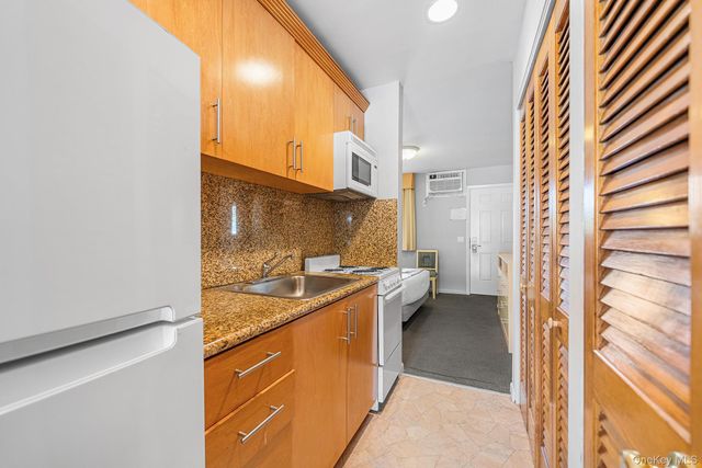 131 S Emerson Avenue 235, Montauk, NY 11954