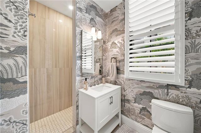 692 10th AVE S A2, Naples, FL 34102