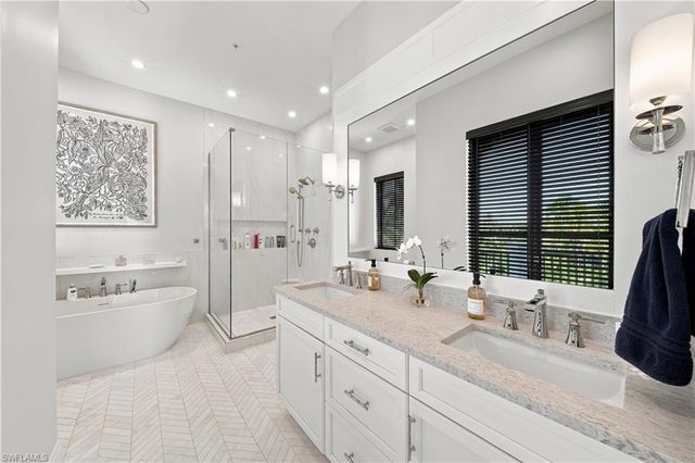 692 10th AVE S A2, Naples, FL 34102