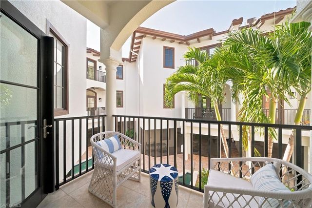 692 10th AVE S A2, Naples, FL 34102