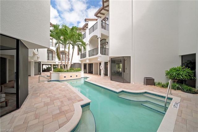 692 10th AVE S A2, Naples, FL 34102