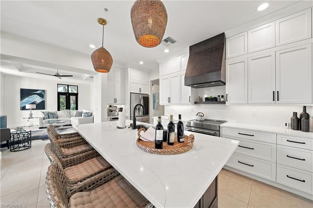 692 10th AVE S A2, Naples, FL 34102