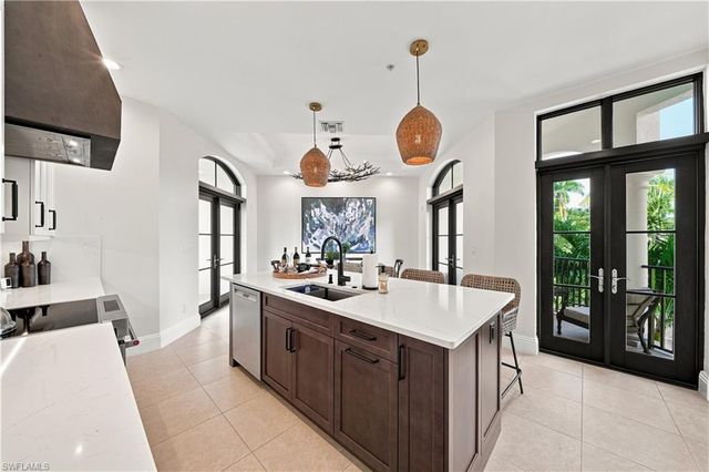 692 10th AVE S A2, Naples, FL 34102