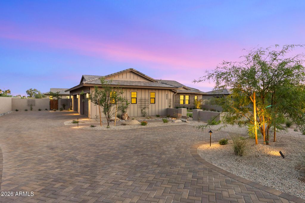Image 15 of property listing at 12399 E GOLD DUST Avenue, Scottsdale, AZ 85259