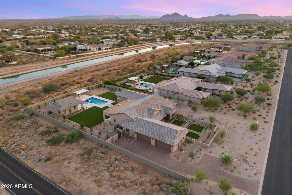 Image 3 of property listing at 12399 E GOLD DUST Avenue, Scottsdale, AZ 85259
