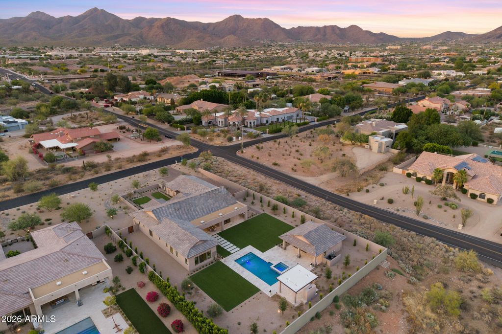 Image 8 of property listing at 12399 E GOLD DUST Avenue, Scottsdale, AZ 85259