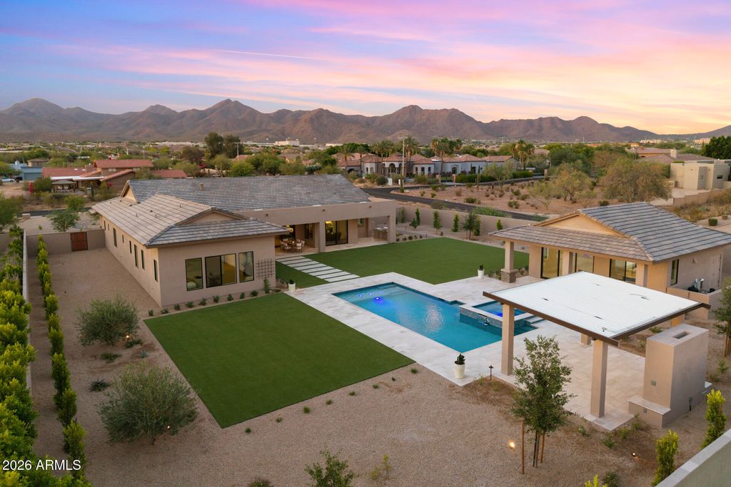 Image 9 of property listing at 12399 E GOLD DUST Avenue, Scottsdale, AZ 85259