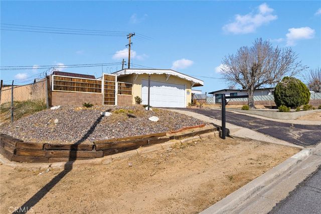 16824 Crestview, Victorville, CA 92395