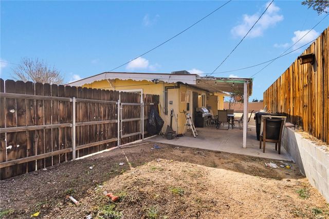 16824 Crestview, Victorville, CA 92395