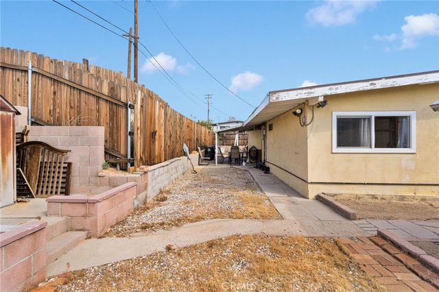 16824 Crestview, Victorville, CA 92395