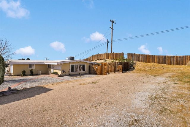 16824 Crestview, Victorville, CA 92395