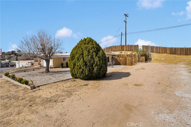 16824 Crestview, Victorville, CA 92395