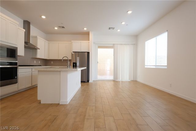 825 Lofton Meadows Street, Henderson, NV 89011