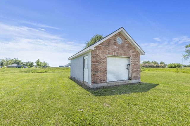 151 Ednas Rd, Lake Charles, LA 70607