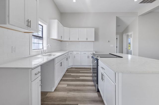 151 Ednas Rd, Lake Charles, LA 70607