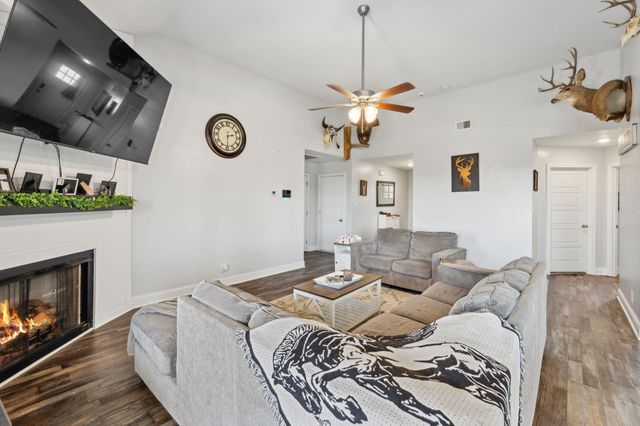 1108 Cardinal Creek Dr, Clarksville, TN 37040