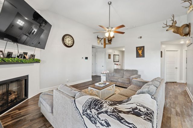1108 Cardinal Creek Dr, Clarksville, TN 37040