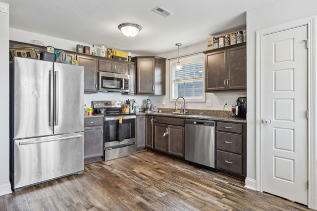 1108 Cardinal Creek Dr, Clarksville, TN 37040