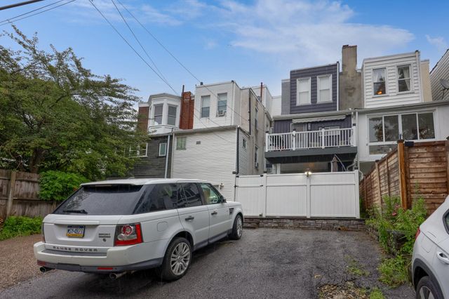 3832 MANAYUNK AVE, Philadelphia, PA 19128