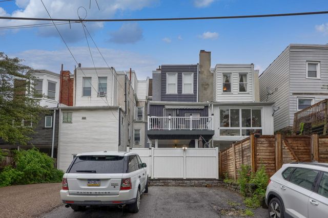 3832 MANAYUNK AVE, Philadelphia, PA 19128
