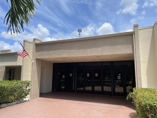 225 Bonnie Boulevard 211, Palm Springs, FL 33461