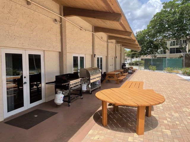 225 Bonnie Boulevard 211, Palm Springs, FL 33461