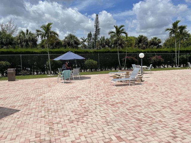 225 Bonnie Boulevard 211, Palm Springs, FL 33461