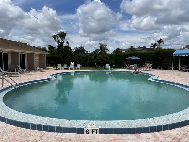 225 Bonnie Boulevard 211, Palm Springs, FL 33461