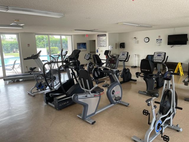 225 Bonnie Boulevard 211, Palm Springs, FL 33461