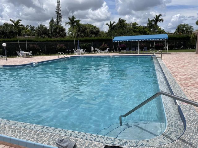225 Bonnie Boulevard 211, Palm Springs, FL 33461