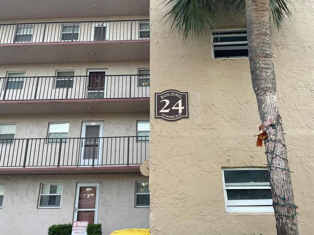 225 Bonnie Boulevard 211, Palm Springs, FL 33461