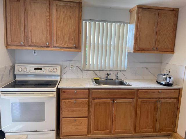 225 Bonnie Boulevard 211, Palm Springs, FL 33461
