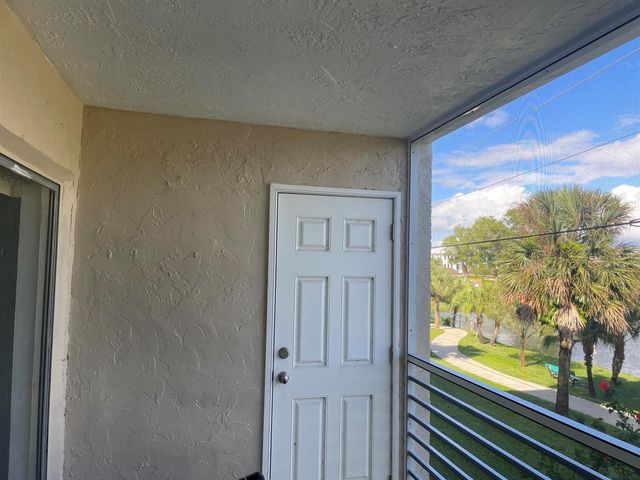 225 Bonnie Boulevard 211, Palm Springs, FL 33461