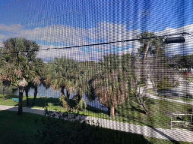 225 Bonnie Boulevard 211, Palm Springs, FL 33461