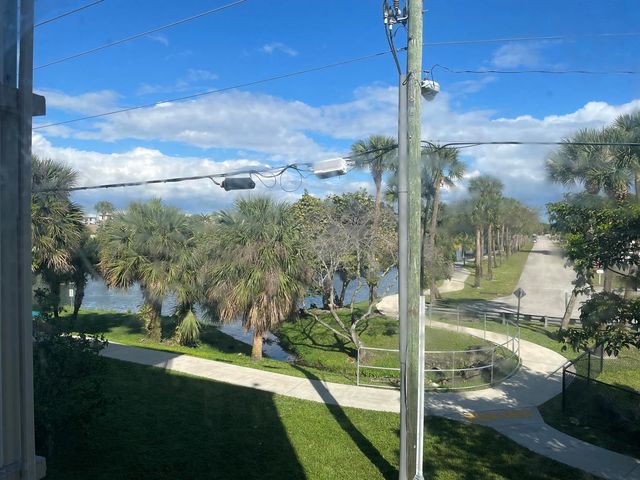 225 Bonnie Boulevard 211, Palm Springs, FL 33461