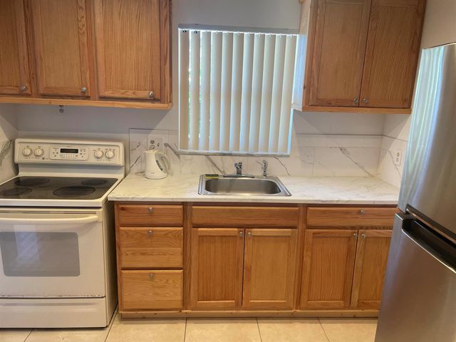225 Bonnie Boulevard 211, Palm Springs, FL 33461