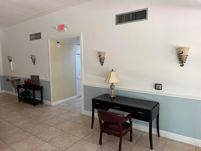 225 Bonnie Boulevard 211, Palm Springs, FL 33461