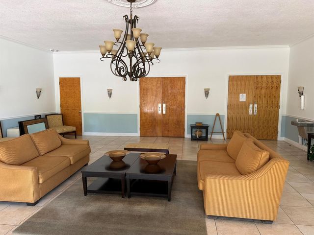 225 Bonnie Boulevard 211, Palm Springs, FL 33461
