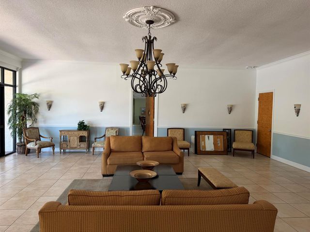 225 Bonnie Boulevard 211, Palm Springs, FL 33461
