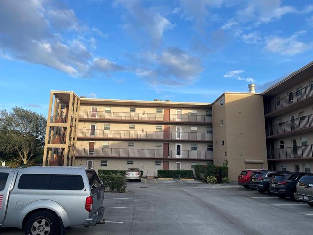225 Bonnie Boulevard 211, Palm Springs, FL 33461