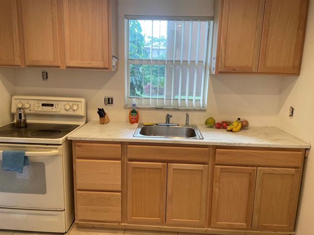 225 Bonnie Boulevard 211, Palm Springs, FL 33461