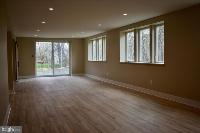 101 Lindbergh Circle, Penn Forest Twp, PA 18210