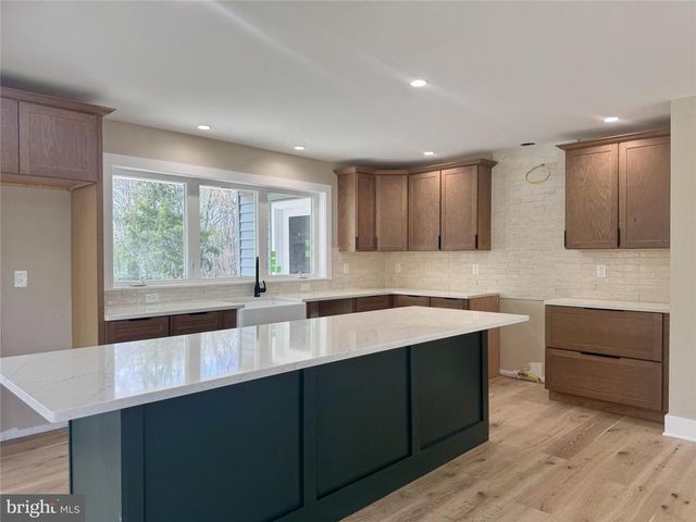 101 Lindbergh Circle, Penn Forest Twp, PA 18210