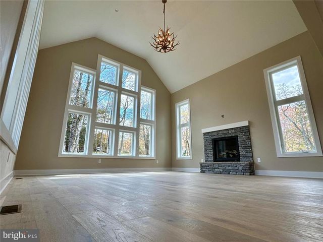 101 Lindbergh Circle, Penn Forest Twp, PA 18210