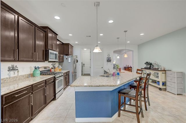 676 Suguaro Bluffs Street, Henderson, NV 89014