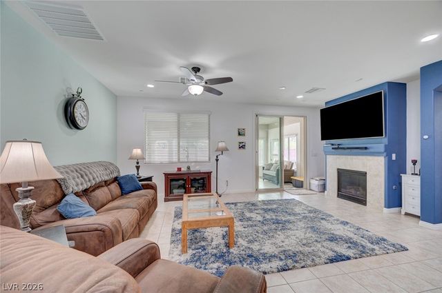 676 Suguaro Bluffs Street, Henderson, NV 89014