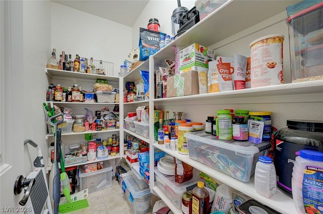 676 Suguaro Bluffs Street, Henderson, NV 89014