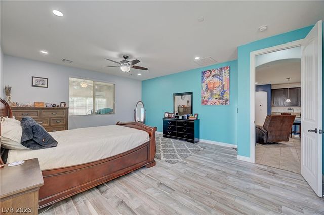 676 Suguaro Bluffs Street, Henderson, NV 89014