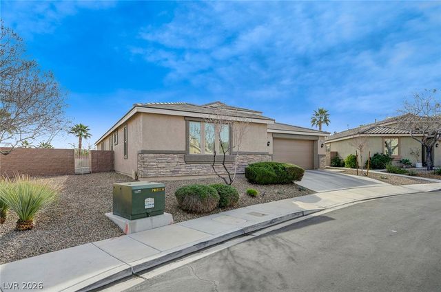 676 Suguaro Bluffs Street, Henderson, NV 89014