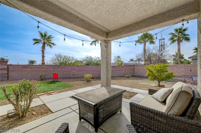 676 Suguaro Bluffs Street, Henderson, NV 89014